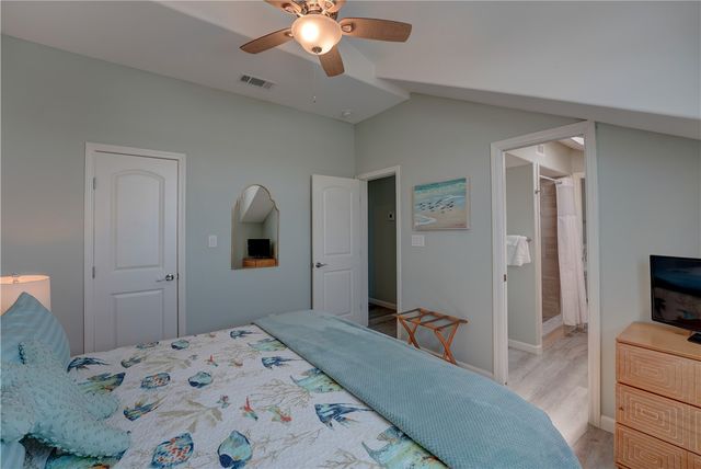 71 Nassau Dr 405, Rockport, TX 78382