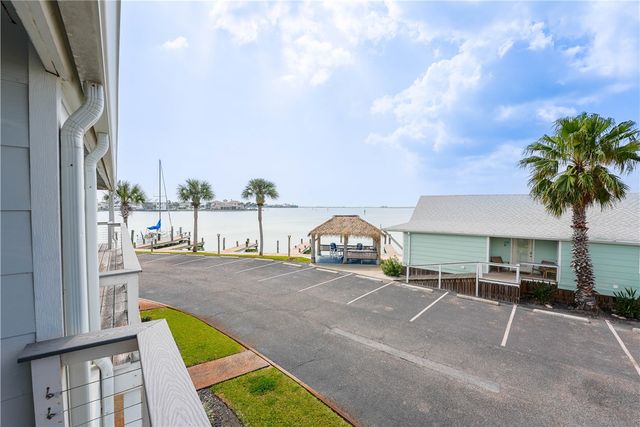 71 Nassau Dr 405, Rockport, TX 78382