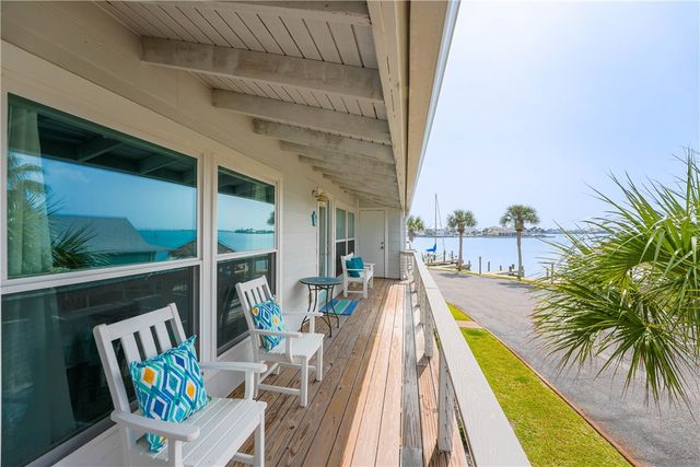 71 Nassau Dr 405, Rockport, TX 78382