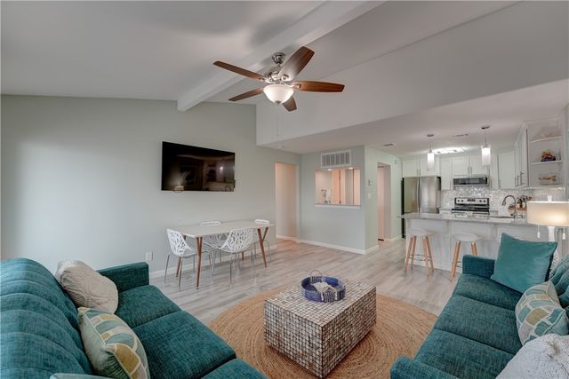 71 Nassau Dr 405, Rockport, TX 78382
