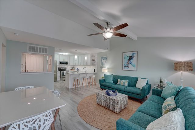 71 Nassau Dr 405, Rockport, TX 78382