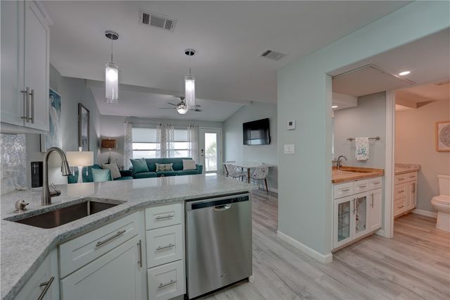 71 Nassau Dr 405, Rockport, TX 78382