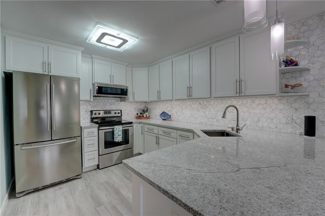 71 Nassau Dr 405, Rockport, TX 78382