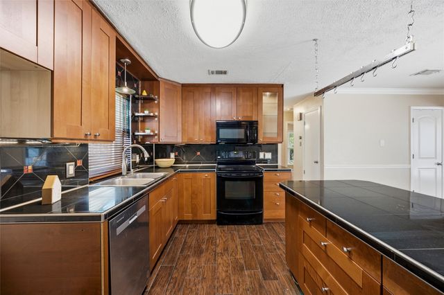 2713 Riviera Drive, Garland, TX 75040