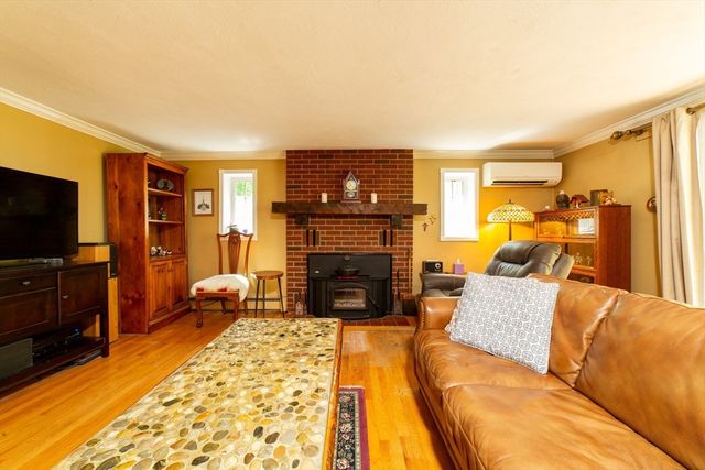 11 Fletcher Street, Plainville, MA 02762