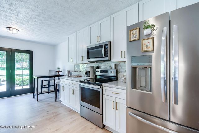 416 Arlington Meadows Dr, Fisherville, KY 40023