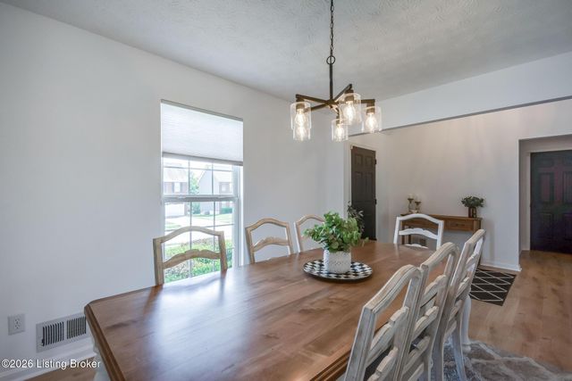 416 Arlington Meadows Dr, Fisherville, KY 40023