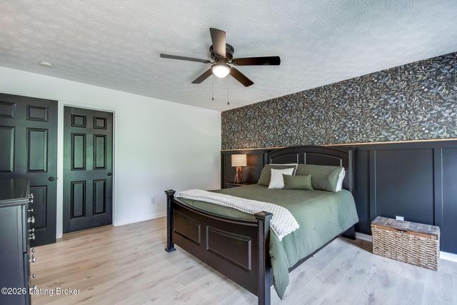 416 Arlington Meadows Dr, Fisherville, KY 40023