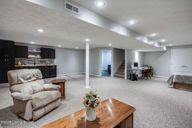 416 Arlington Meadows Dr, Fisherville, KY 40023