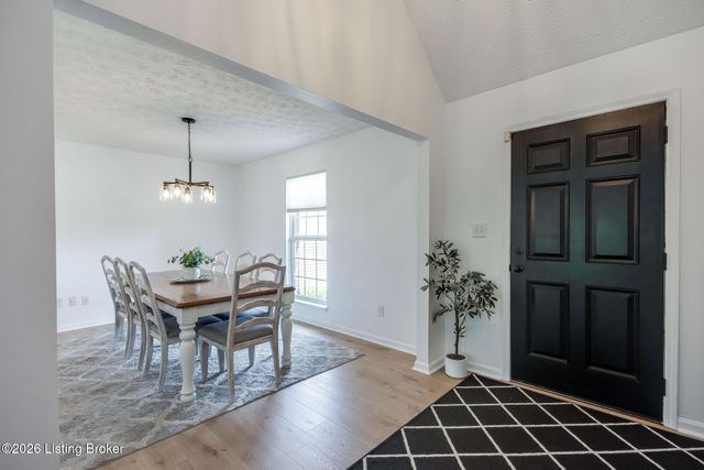 416 Arlington Meadows Dr, Fisherville, KY 40023