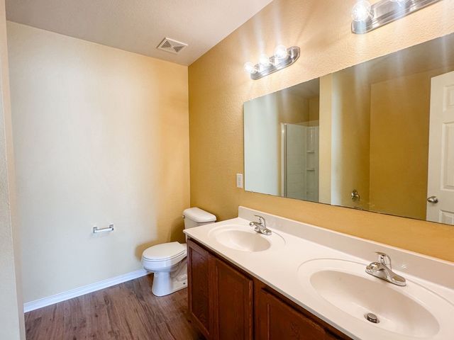 220 Crescent Ridge Drive, Fort Worth, TX 76140