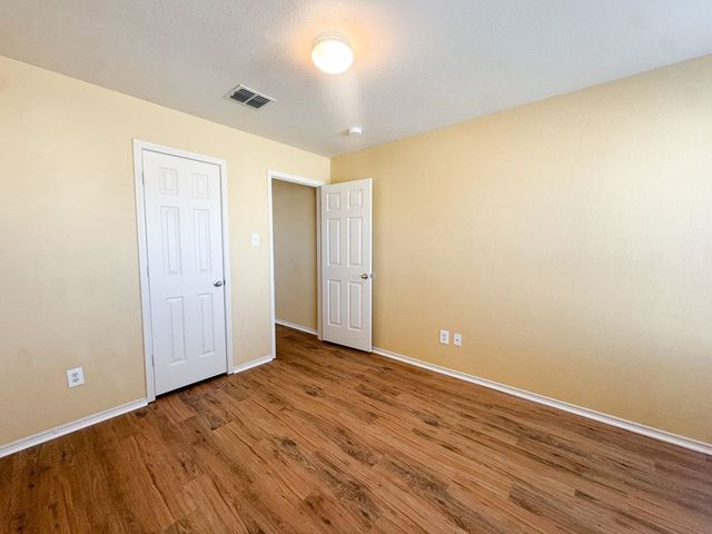 220 Crescent Ridge Drive, Fort Worth, TX 76140