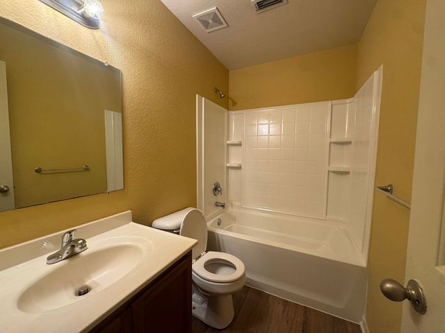 220 Crescent Ridge Drive, Fort Worth, TX 76140