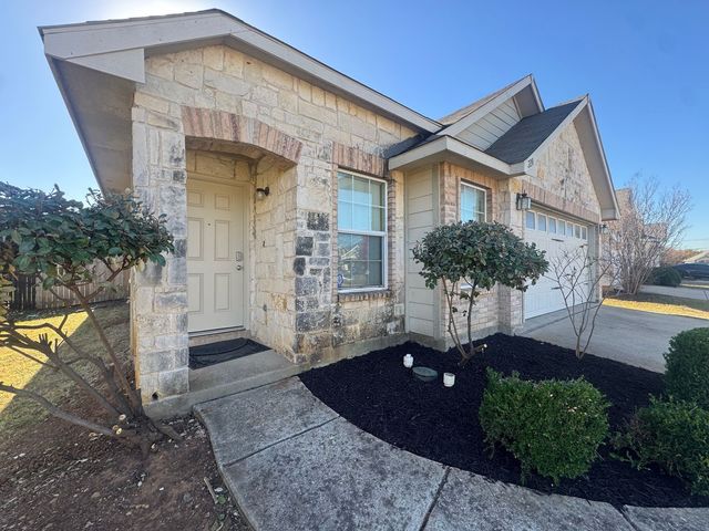 220 Crescent Ridge Drive, Fort Worth, TX 76140