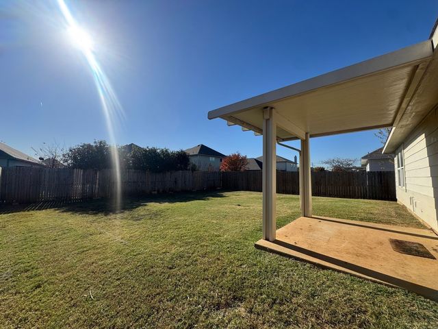 220 Crescent Ridge Drive, Fort Worth, TX 76140