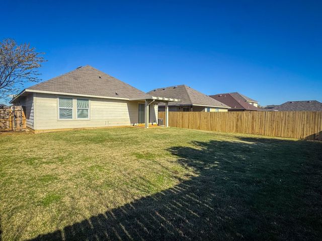 220 Crescent Ridge Drive, Fort Worth, TX 76140