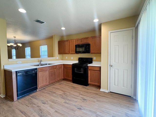 220 Crescent Ridge Drive, Fort Worth, TX 76140