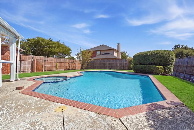 2704 Oak Creek, Mesquite, TX 75181