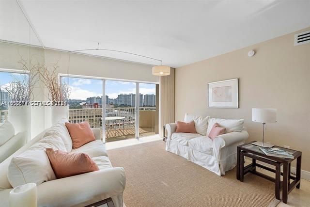 1985 S Ocean Dr 19A, Hallandale Beach, FL 33009