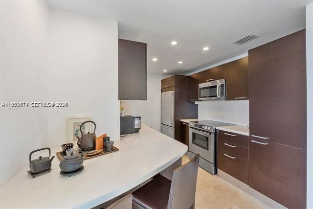 1985 S Ocean Dr 19A, Hallandale Beach, FL 33009