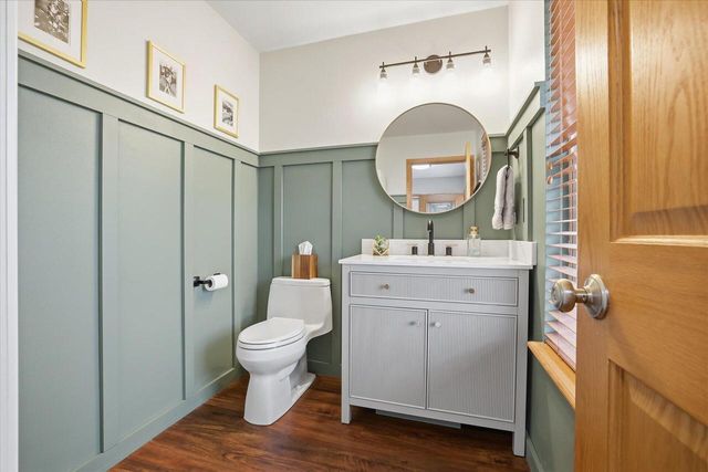 900 E Randy ROAD, Oak Creek, WI 53154