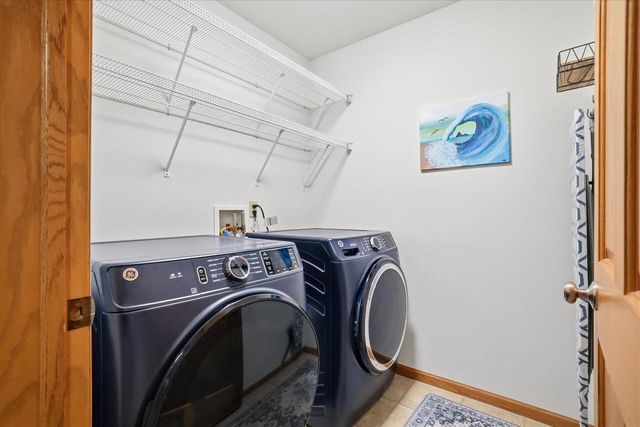 900 E Randy ROAD, Oak Creek, WI 53154