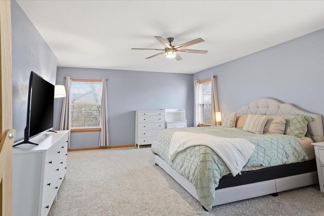 900 E Randy ROAD, Oak Creek, WI 53154