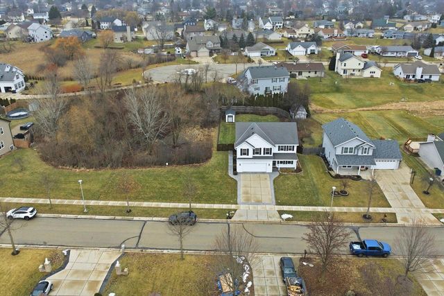 900 E Randy ROAD, Oak Creek, WI 53154