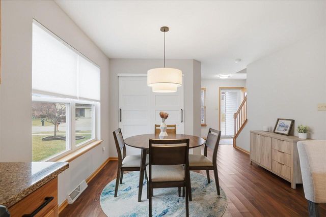 900 E Randy ROAD, Oak Creek, WI 53154