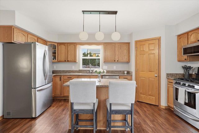 900 E Randy ROAD, Oak Creek, WI 53154