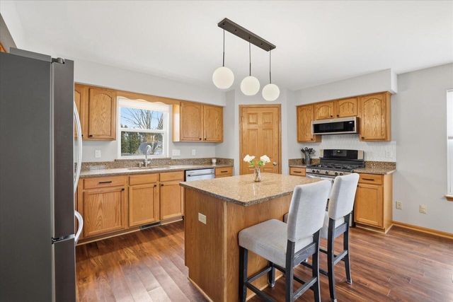 900 E Randy ROAD, Oak Creek, WI 53154