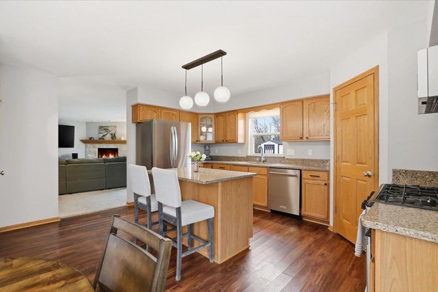 900 E Randy ROAD, Oak Creek, WI 53154