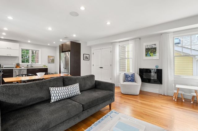 95 Green St 2, Boston, MA 02130