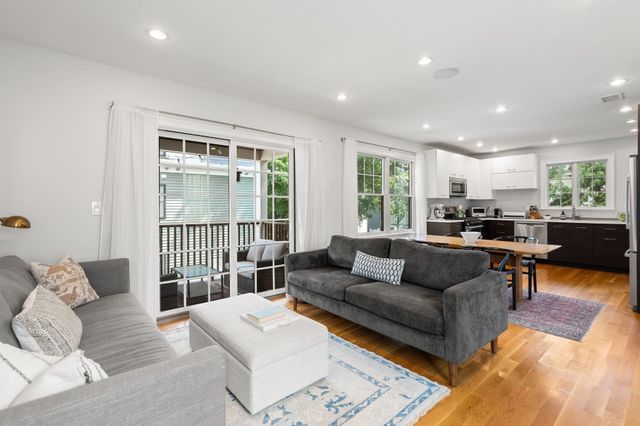 95 Green St 2, Boston, MA 02130