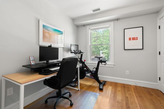 95 Green St 2, Boston, MA 02130