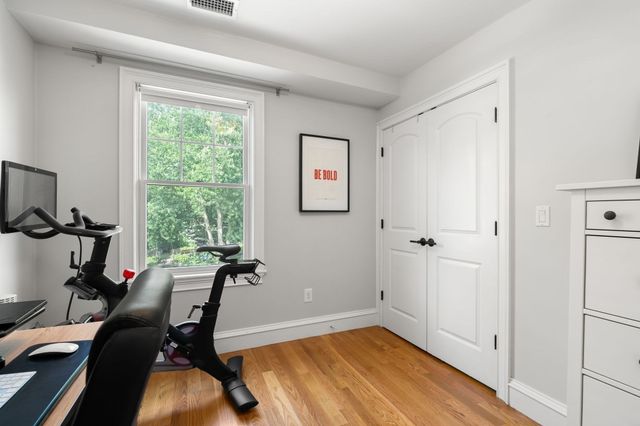 95 Green St 2, Boston, MA 02130