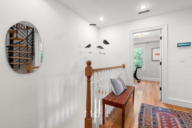 95 Green St 2, Boston, MA 02130