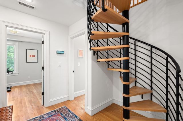 95 Green St 2, Boston, MA 02130