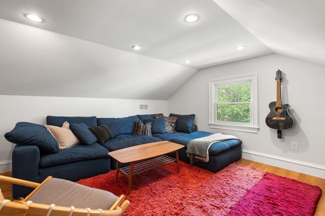 95 Green St 2, Boston, MA 02130