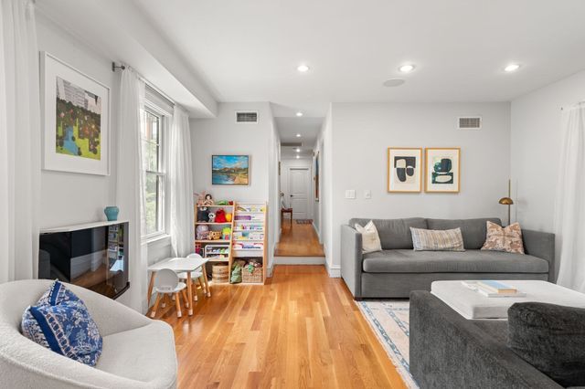 95 Green St 2, Boston, MA 02130