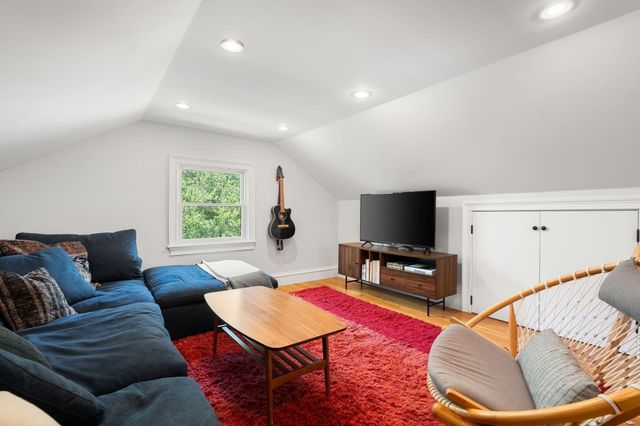 95 Green St 2, Boston, MA 02130
