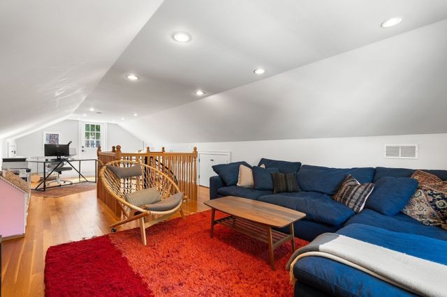 95 Green St 2, Boston, MA 02130
