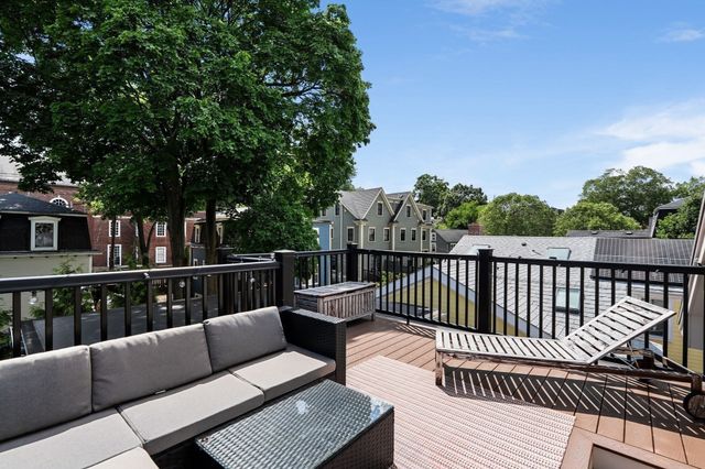 95 Green St 2, Boston, MA 02130
