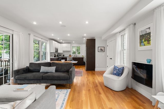 95 Green St 2, Boston, MA 02130