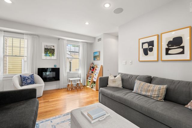 95 Green St 2, Boston, MA 02130