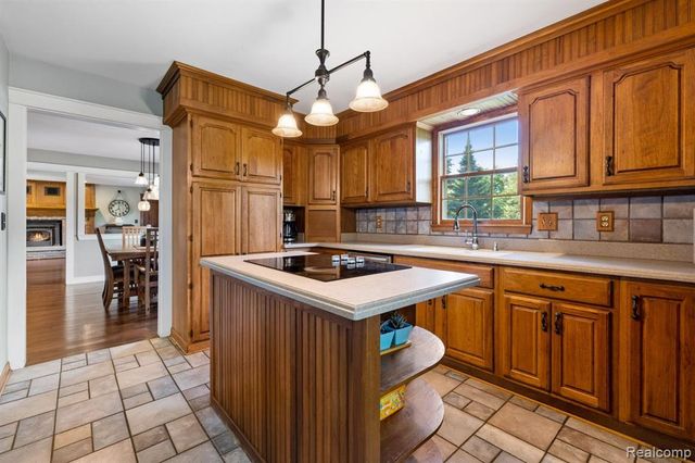 5010 Mallards Landing, Highland, MI 48357