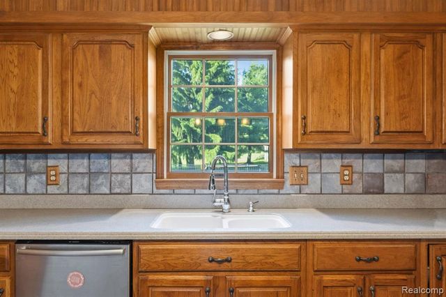 5010 Mallards Landing, Highland, MI 48357