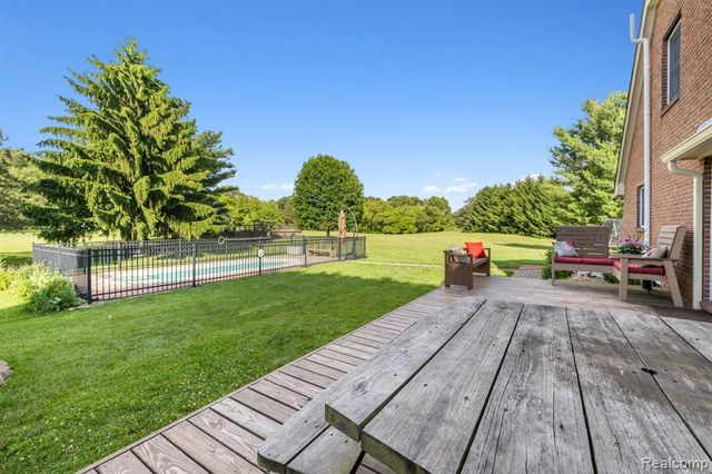 5010 Mallards Landing, Highland, MI 48357