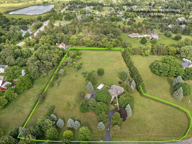 5010 Mallards Landing, Highland, MI 48357