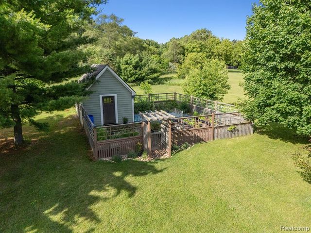 5010 Mallards Landing, Highland, MI 48357